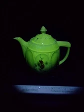 VTG Uranium Glazed Drip-O-Lator Coffee Pot Orange & White Daisies Flowers 