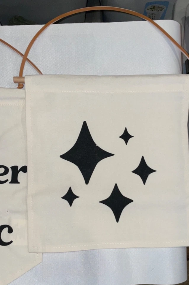 Hermosos letreros de decoración de pared para guardería KIBAGA - Juego de 2 lindos diseños que son pe Foto 2 de 4