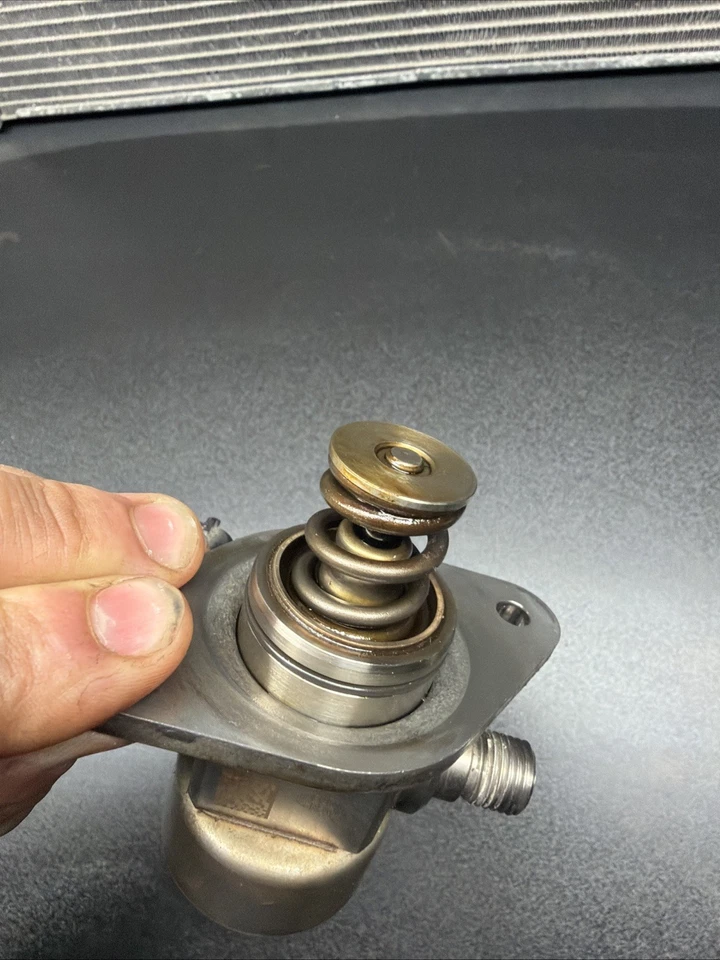 Bomba de combustible de alta presión Maserati QuattroPorte Ghibli 14-17 motor OEM HPFP Foto 4 de 4