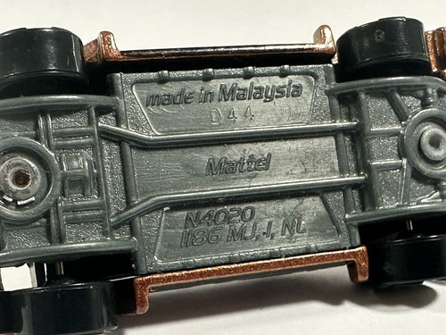 Hot Wheels FASTER THAN EVER '11 ~ VOLKSWAGEN TYPE 181 (Bronze) missing top - Picture 9 of 9