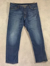 Wrangler Premium Quality Relaxed Fit Men's Jeans Size 40 x 32 Bootcut