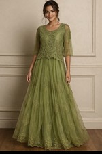 Embellished Green Formal Gown with Intricate Embroidery