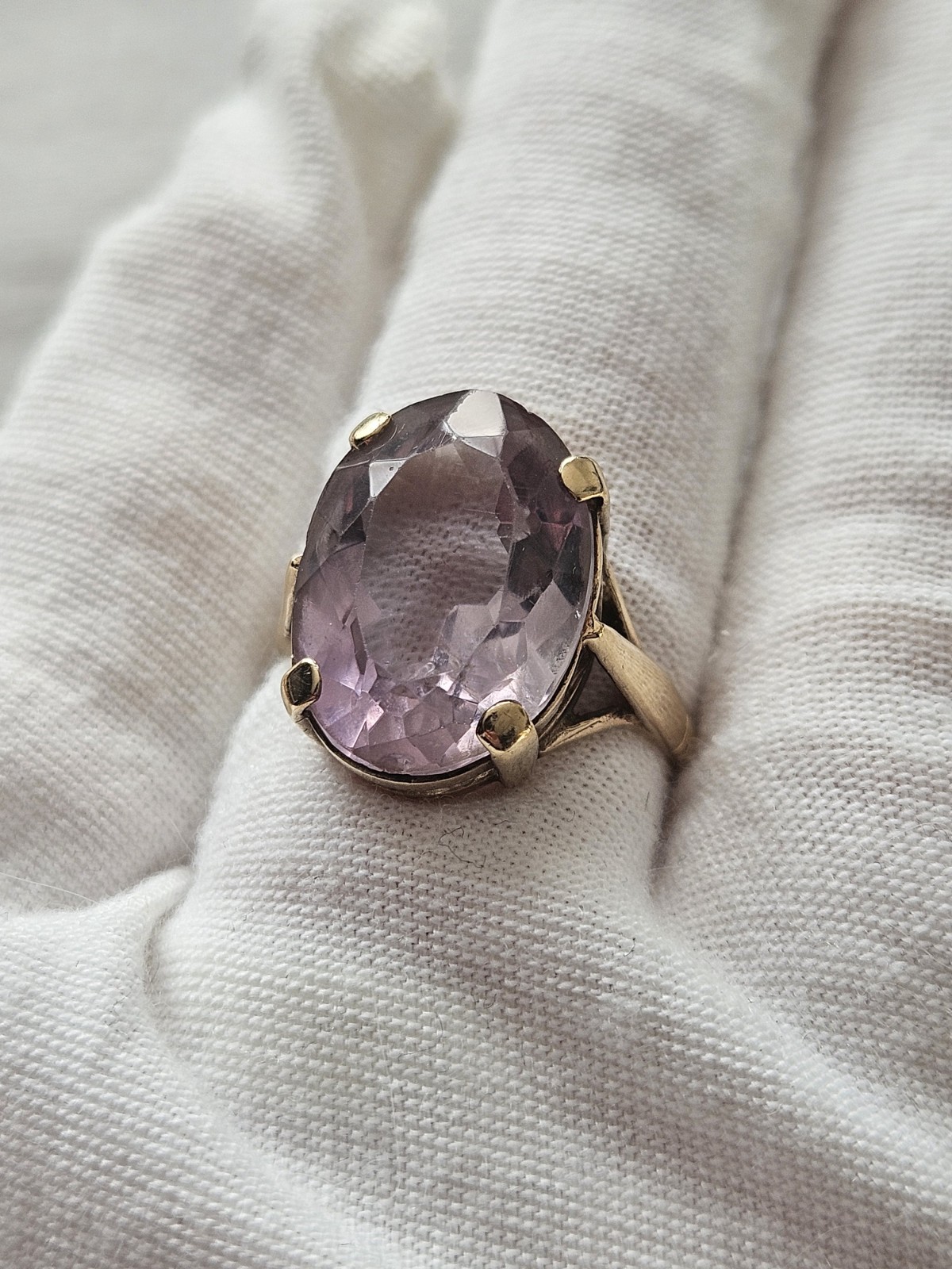 9ct Solid Gold ring Hallmarked With Amethyst 4.9g - image 4