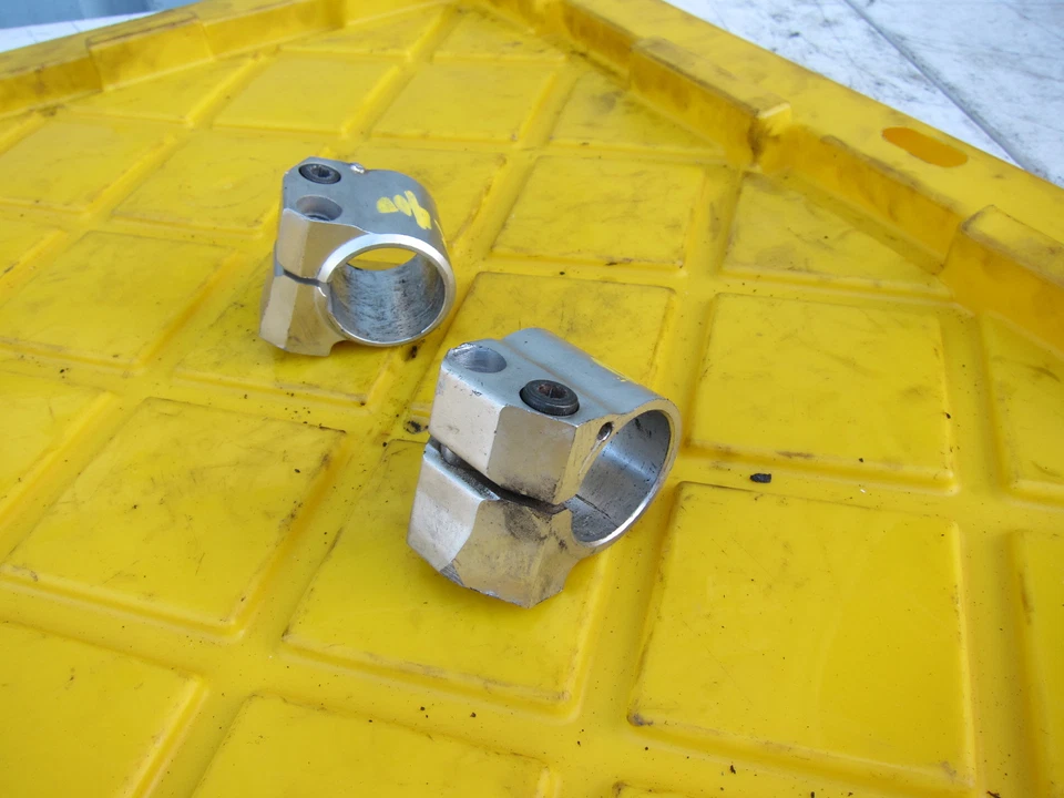 1989 Yamaha FZR400 OEM ЛЕВЫЙ ПРАВЫЙ ЗАЖИМ НА ONS РУЛЬ ПАРА КОМПЛЕКТ - Изображение 3 из 4