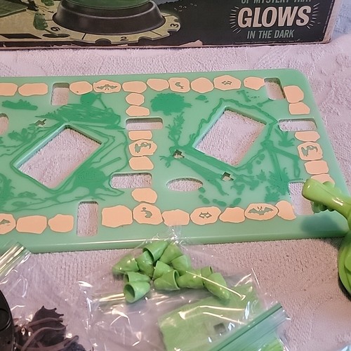 Vintage 1965 Transogram GREEN GHOST Board Game with Box INCOMPLETE #3905 USA - Picture 12 of 22