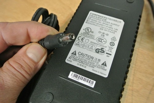 GENUINE SINPRO SPU65-105 POWER SUPPLY ADAPTER CHARGER 12V 5.14A 5A DC BARREL TIP - 第 3/3 張圖片