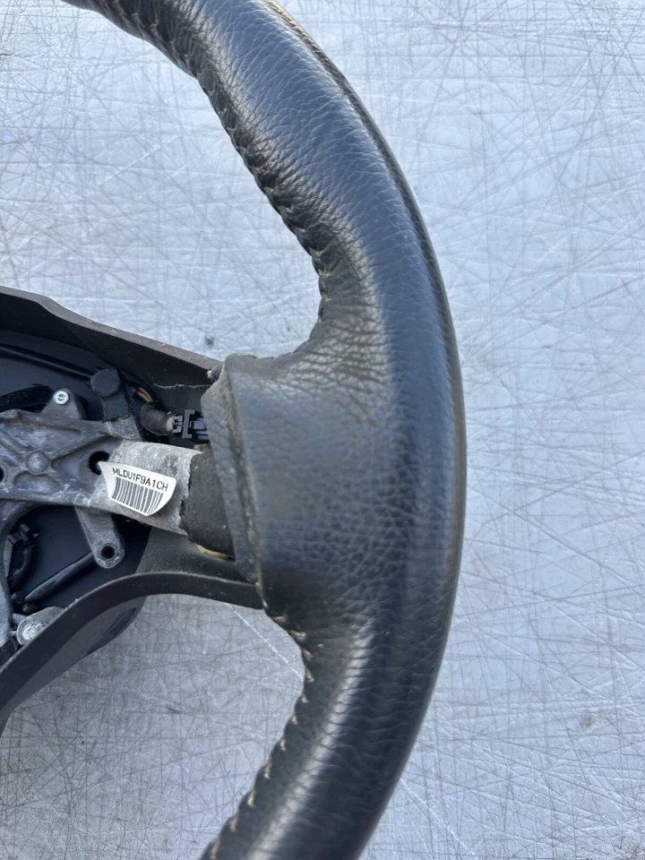 Volante Mitsubishi Eclipse 2012 con botones de interruptores - cuero negro OEM Foto 2 de 4