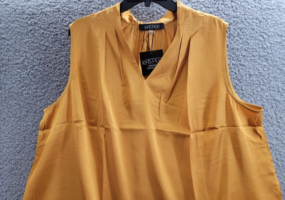 Top para mujer Kasper talla grande cuello en V sin mangas plisado-hombro 2X dorado firma Foto 3 de 4