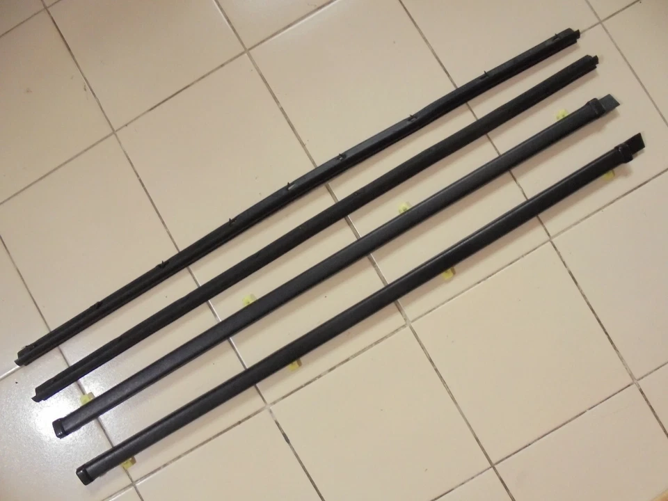 For Toyota Hilux LN85 YN90 LN106,N111 Door belt Weatherstrip window glass rubber Foto 3 de 4