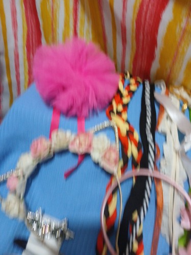 Girls 100 Liece Hair Lot ( Barretts, Bows, Headbands, Scrunchies, Pom Poms... - Picture 6 of 19