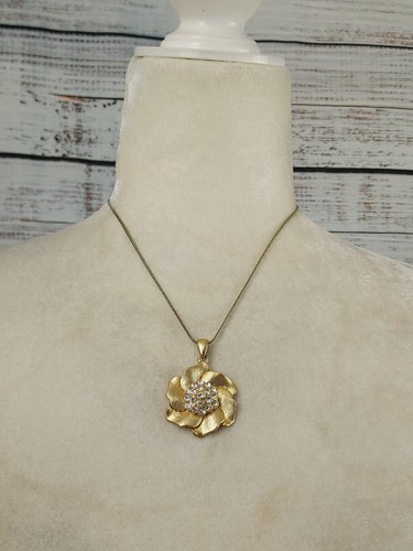 Conjunto de collar y pendientes vintage de flores con estrás de vidrio con placa de oro satinado ~ vintage - Imagen 8 de 9