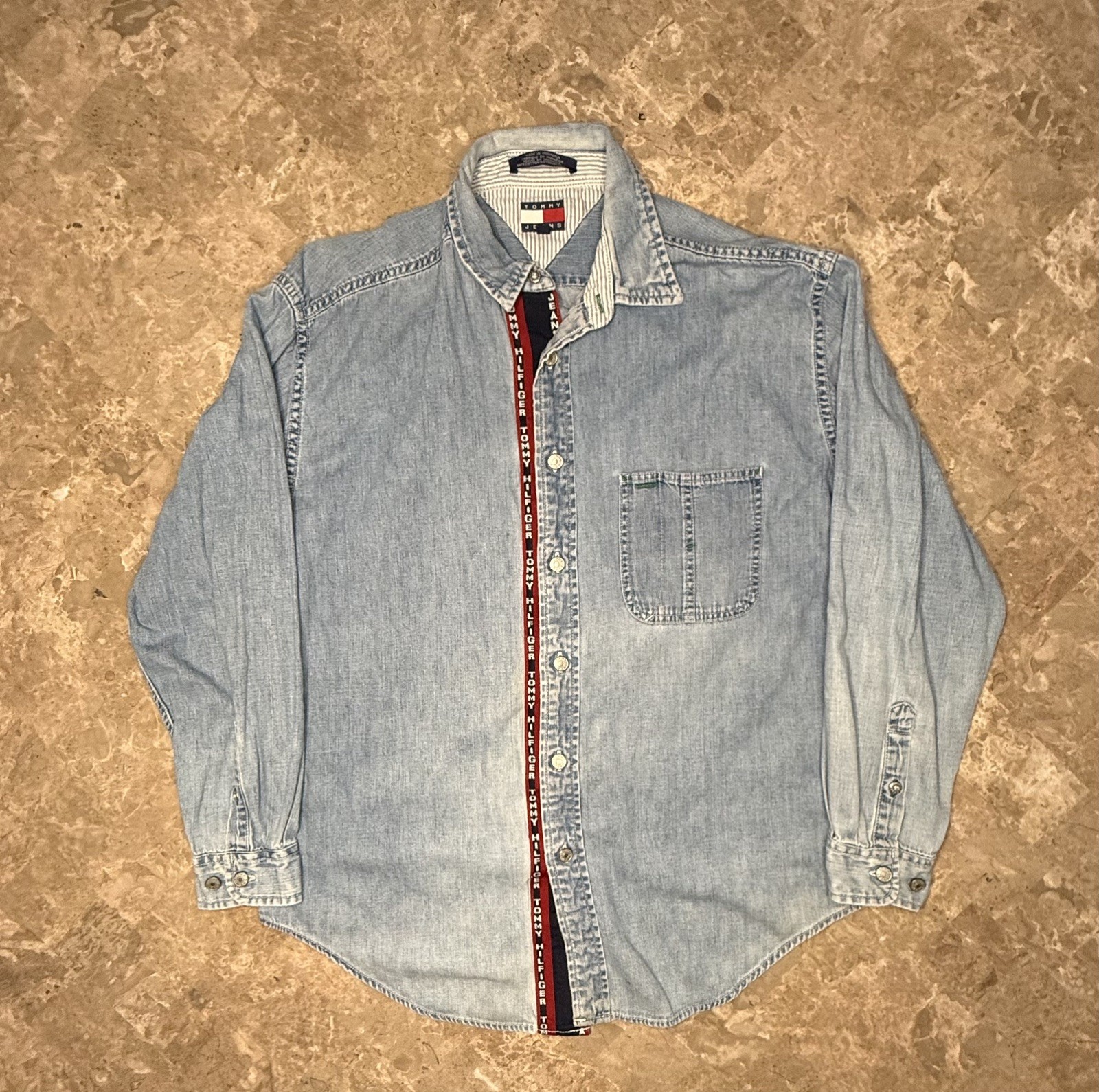 VINTAGE Y2K TOMMY JEAN  DENIM BUTTON UP SIZE LARGE