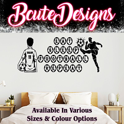 FUSSBALL PERSONALISIERT NAME NUMMER ESSEN SCHLAFEN WIEDERHOLEN VINYL AUFKLEBER STICKER SCHLAFZIMMER