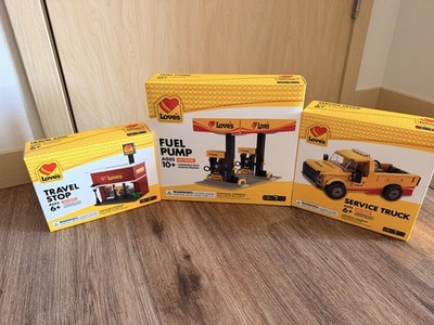 Love s travel Stops Fuel Pump/ Service Truck/ Travel Stop Minizfigs