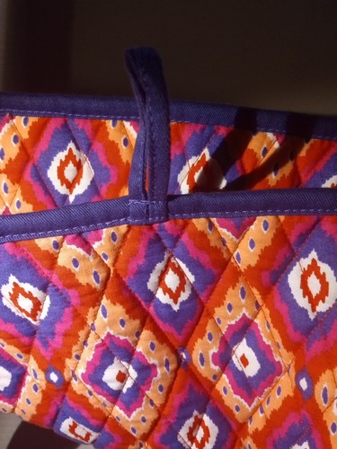 Bella Taylor large Quilted Tote, 7 Open Pockets, 1 Zipper Pocket, Button Fasten - Picture 12 of 12