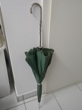 Antiker Schirm schön verzierter Griff, innen mit einem Himmel voller Rosen