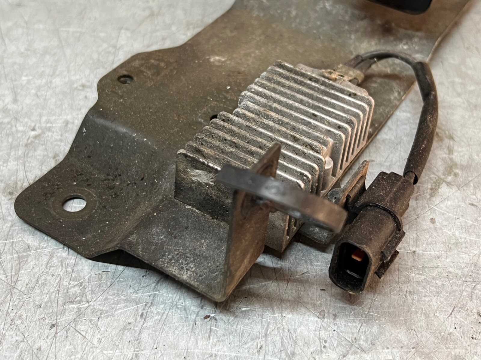 0306 MITSUBISHI OEM FUEL PUMP RELAY EVO 8 9 MR514694 Resistor Pack