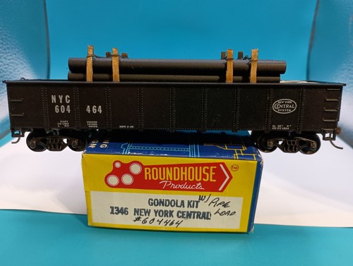 GÓNDOLA ROUNDHOUSE HO NEW YORK CENTRAL NYC 604464 CON CARGA DE TUBERÍA PERSONALIZADA KADEE'S | Zustand: Used