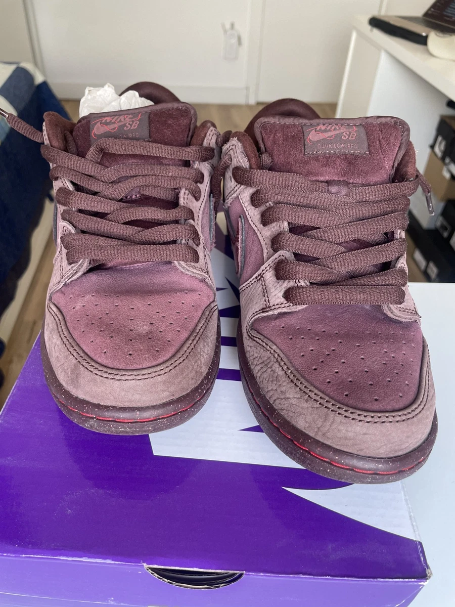 Preços baixos em Nike Dunk Premium SB Low City of Love Collection