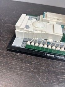 Lego 21018 Architecture United Nations Headquarters (97% Complete) Read Desc