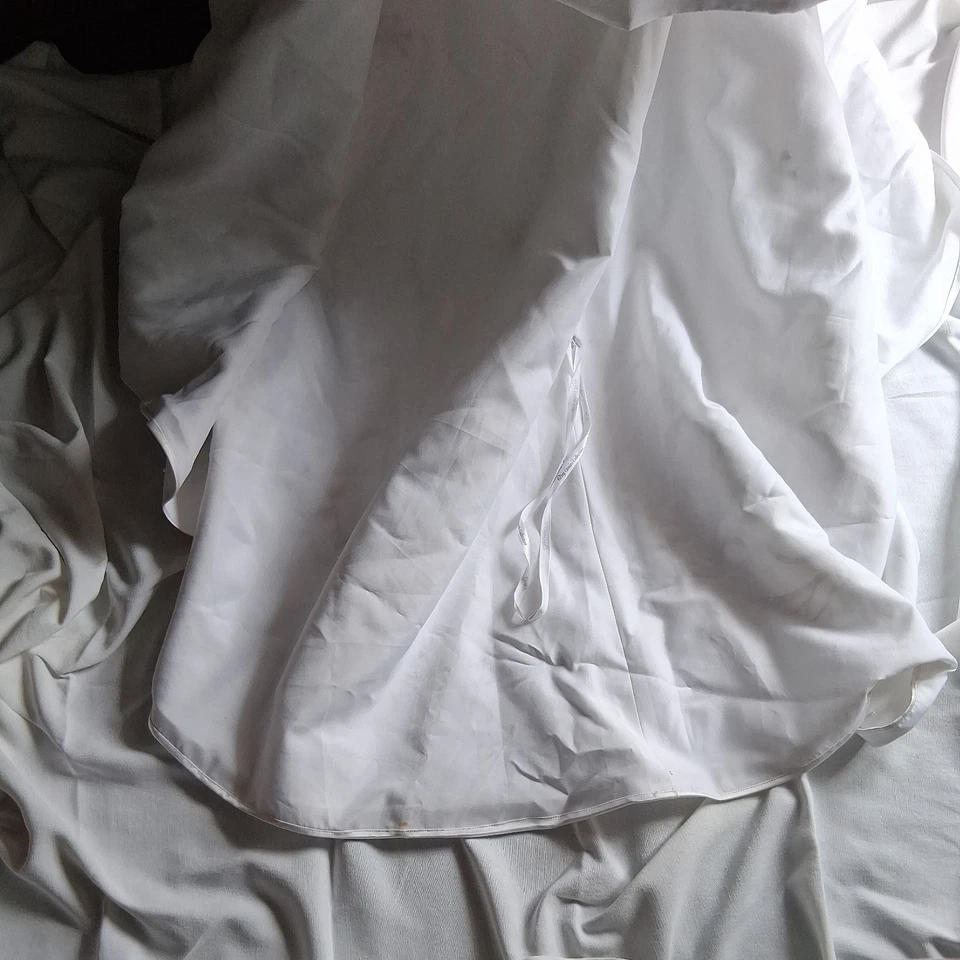 Vestido de novia princesa vintage blanco Oleg Cassini bordado con cuentas sin tirantes  Foto 2 de 4