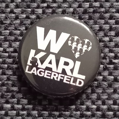 Karl Lagerfeld Button Anstecker Vintage Retro Look Key Piece schwarz weiß Fashio