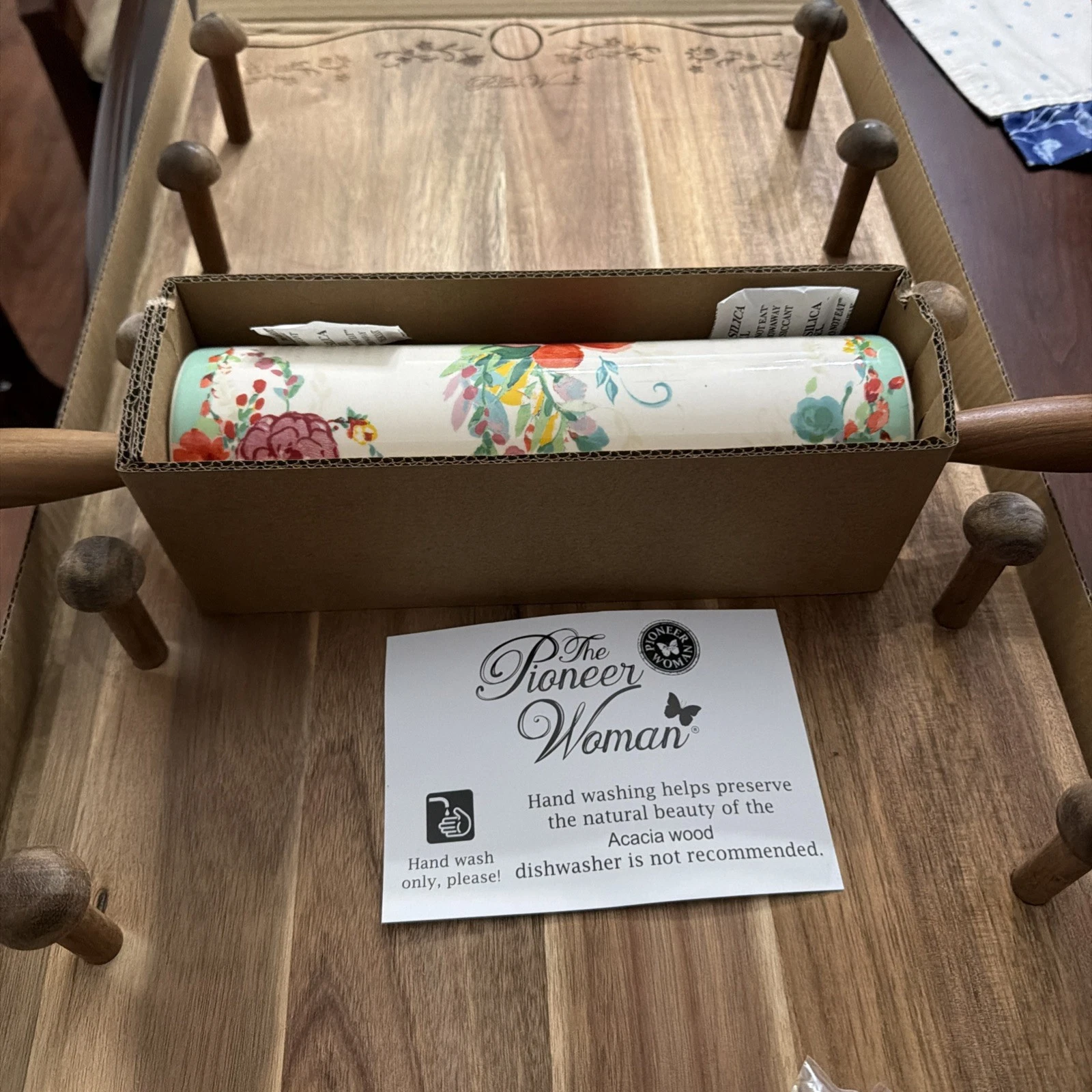 Pioneer Woman Painted Meadows Ceramic Rolling Pin with Wood Holder Rack Gift
Opens in a new window o