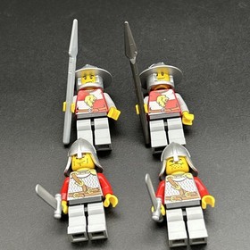 LEGO Castle Kingdoms Chess Lion Knight Minifigure w/ acces. (lot of 4pc)