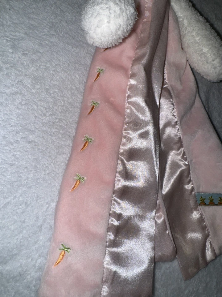 Manta de seguridad Bunnies By The Bay Best Friends Indeed Rabbit Lovey rosa satinado Foto 2 de 4