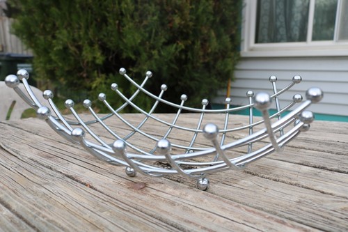 Vintage MCM Metal Fruit Bowl Chrome Silver Ball Feet Atomic Grid Curve 12" x 12" - Picture 8 of 9