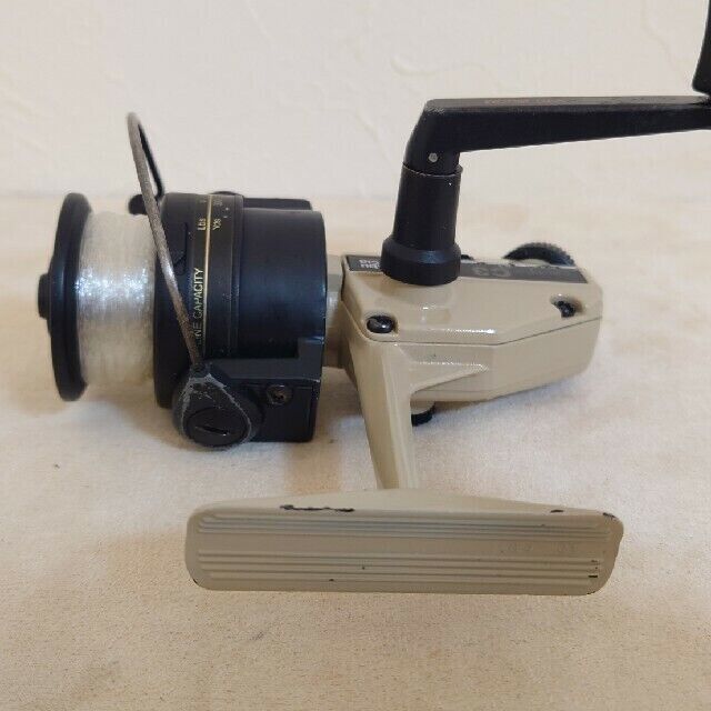 abu garcia Cardinal c3 / fishing spinning reel / scratches abu garcia Cardinal c3 / fishing spinning reel / scratches