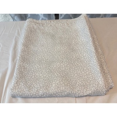 Calvin Klein White & Silver Floral Outline Rectangular Tablecloth 102 x 59