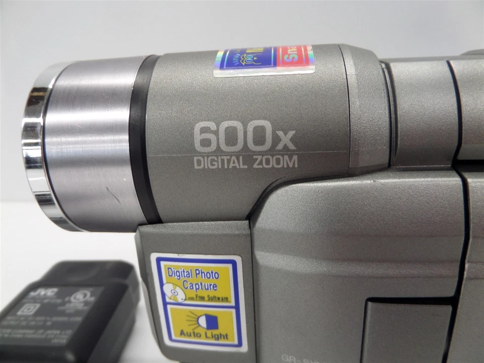 JVC GR-SXM340U Compact VHS Camcorder w/ Battery & AC Adapter - Image 3 of 4