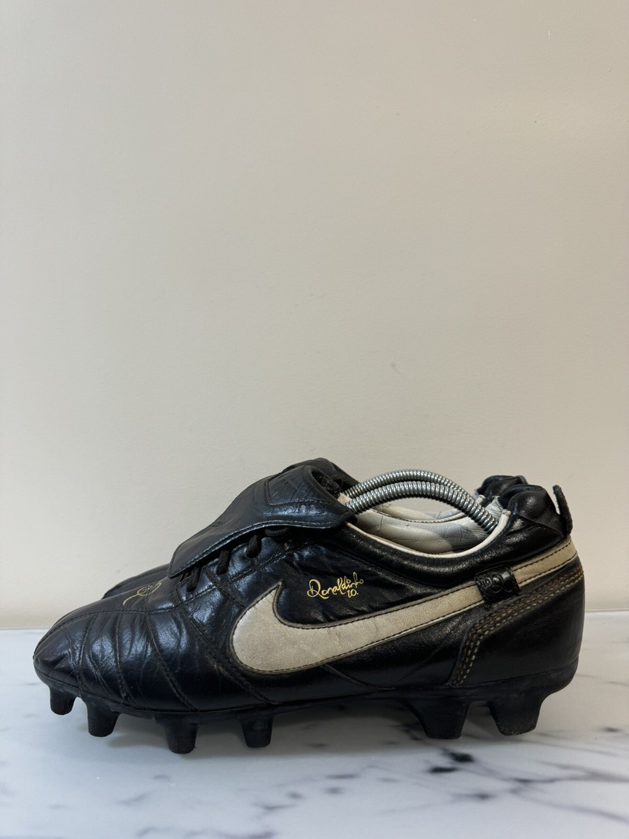 r10 soccer cleats