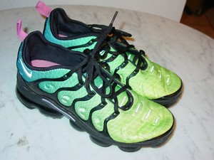air vapormax plus aurora green