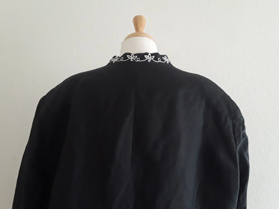 Chaqueta bordada negra para mujer Coldwater Creek talla W22 Foto 3 de 4