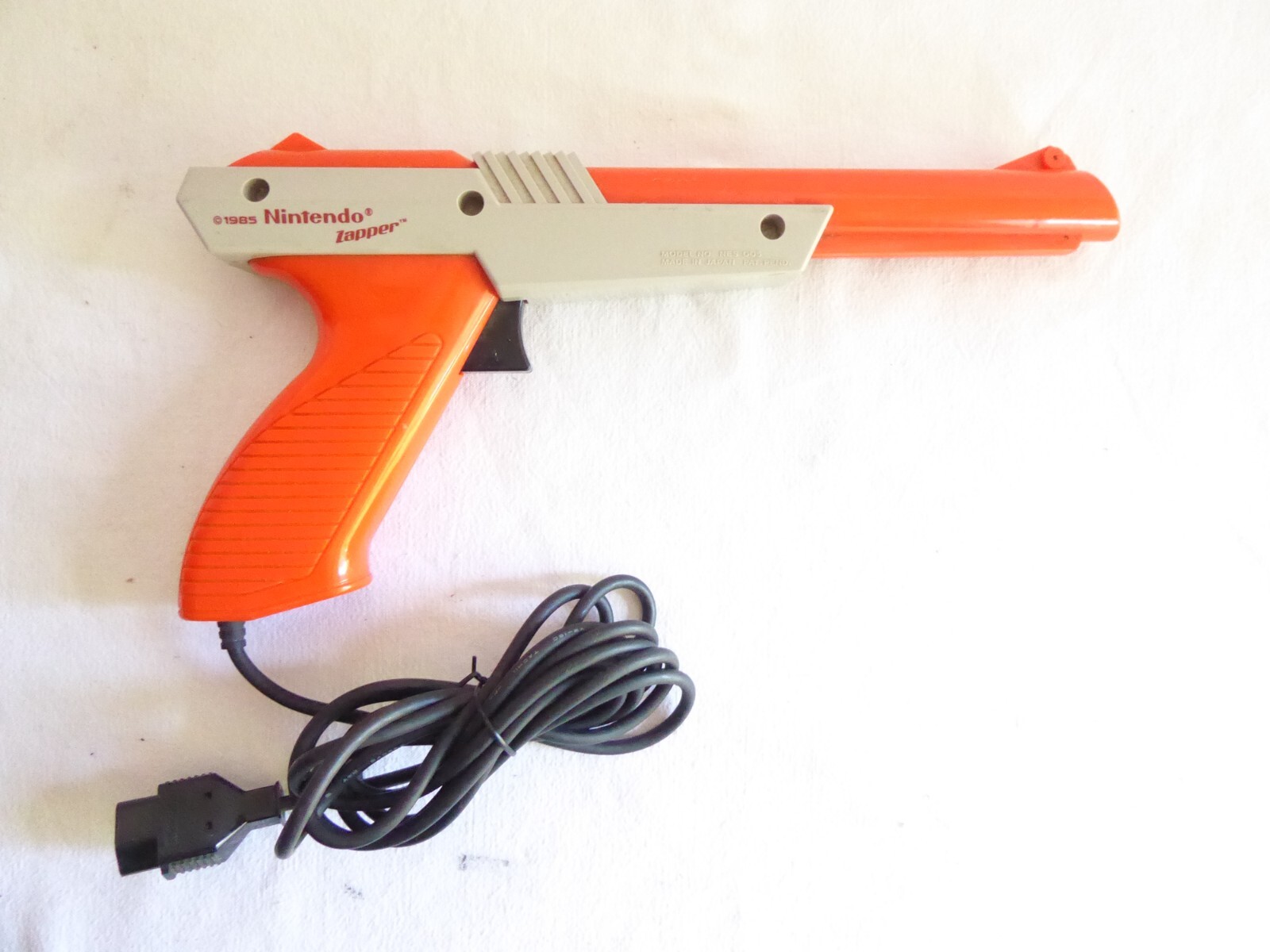 NINTENDO - NES - PISTOLET - ZAPPER - ORANGE ET GRIS / GREY - 1985 - TESTE OK !