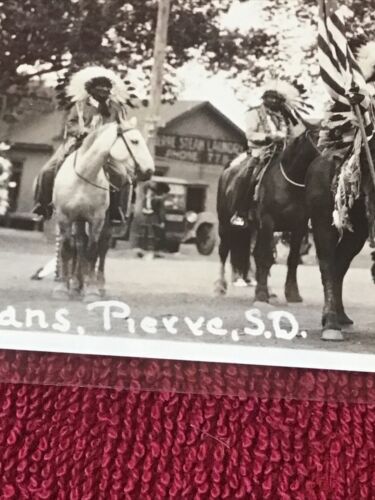 VINTAGE RPPC INDIANS/NATIVE AMERICANS PIERRE SOUTH DAKOTA (HORSES, CHIEFS,HEADR) - Picture 6 of 6