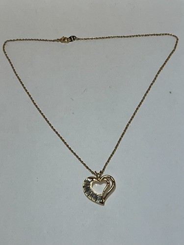 Avon Golds Heart Pendant Simulated Diamonds Necklace Chain 18" - Picture 10 of 10