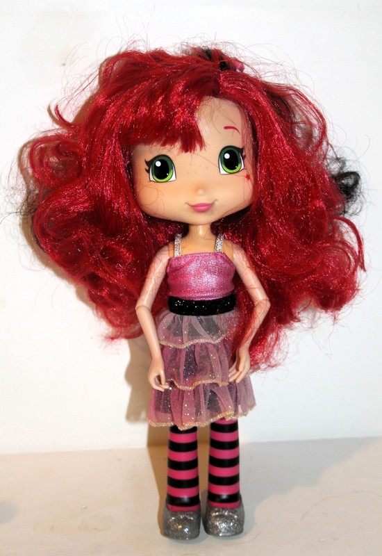 Rockstar STRAWBERRY SHORTCAKE Vinyl 10" SINGING DOLL w/Outfit & Black Highlights