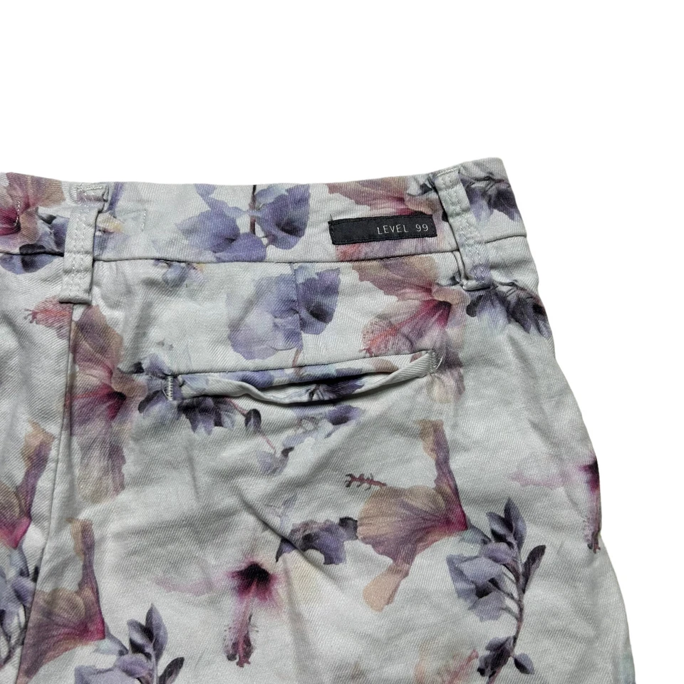 Pantalones cortos Level 99 Cindie mezcla de lino para mujer talla 28 blanco estampado floral tiro medio Foto 3 de 4