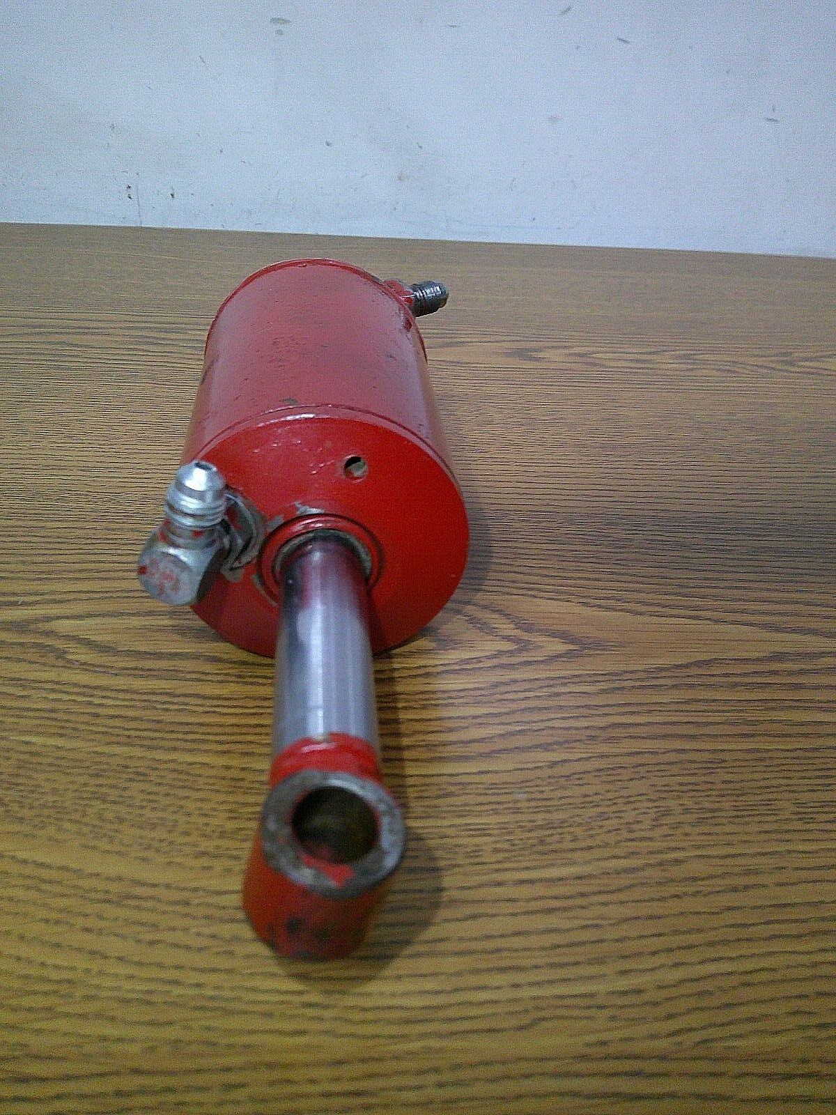 Cub Cadet Hydraulic Cylinder.  717-3005