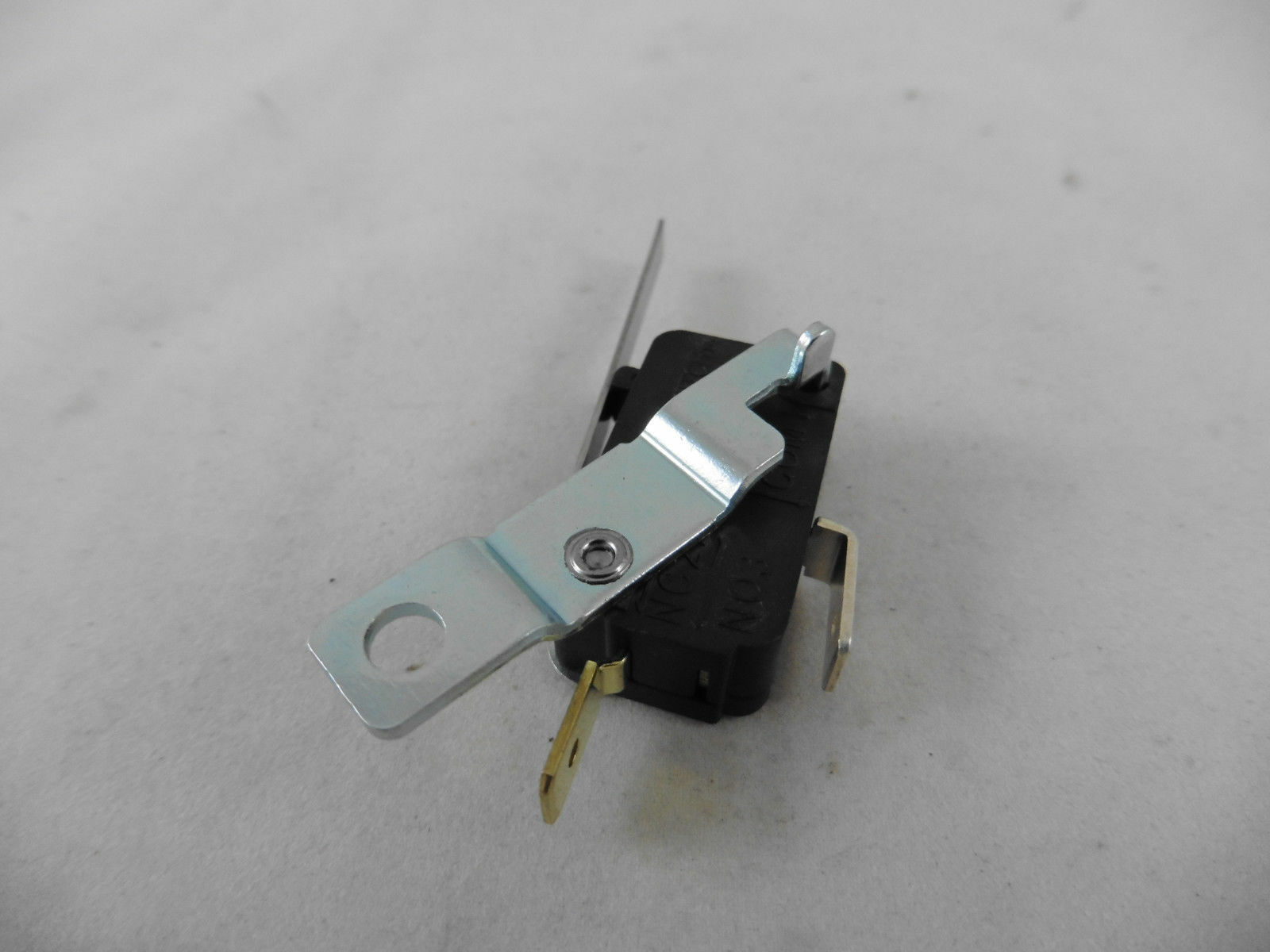 Briggs & Stratton Kontaktschalter Schalter Mikroschalter 499421 