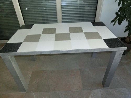 Tisch exclusives Design aus Mineralwerkstoff - auch für Aussenbereich geeignet - Bild 2 von 5