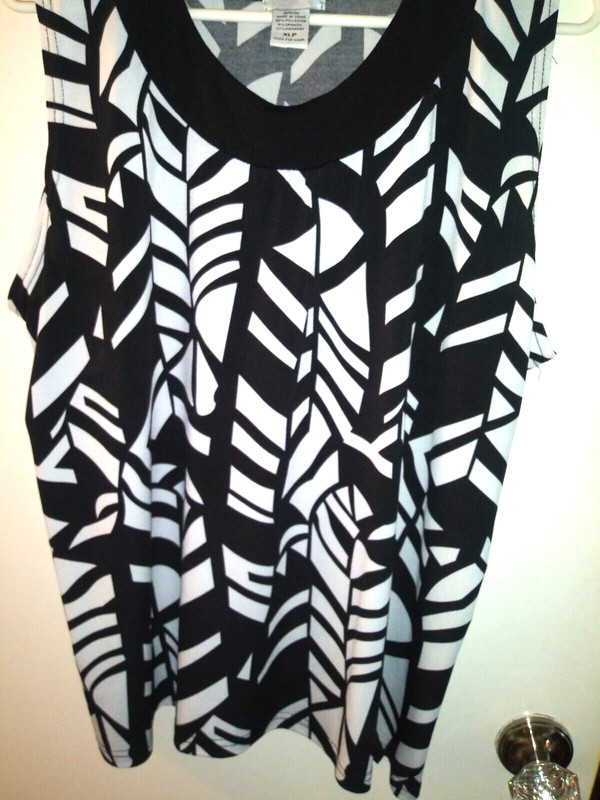 BON WORTH Women's Blouse, Size XLP Black & White. Sleeveless. EUC