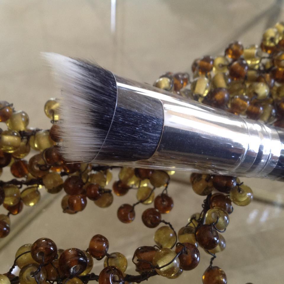 Laura Geller Angled Stippling Brush Full Size, Brand New eBay