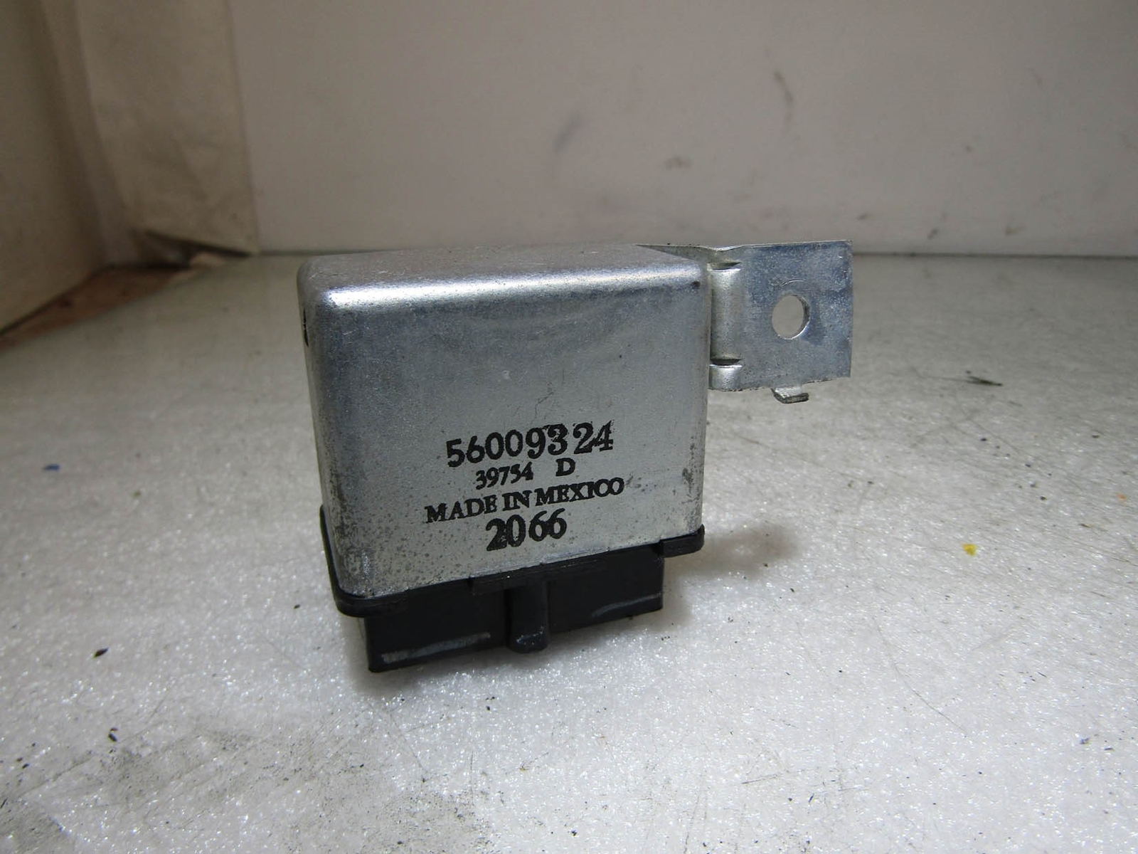 Jeep Cherokee XJ Pre-Facelift silver metal relay 2066 56009324 | eBay