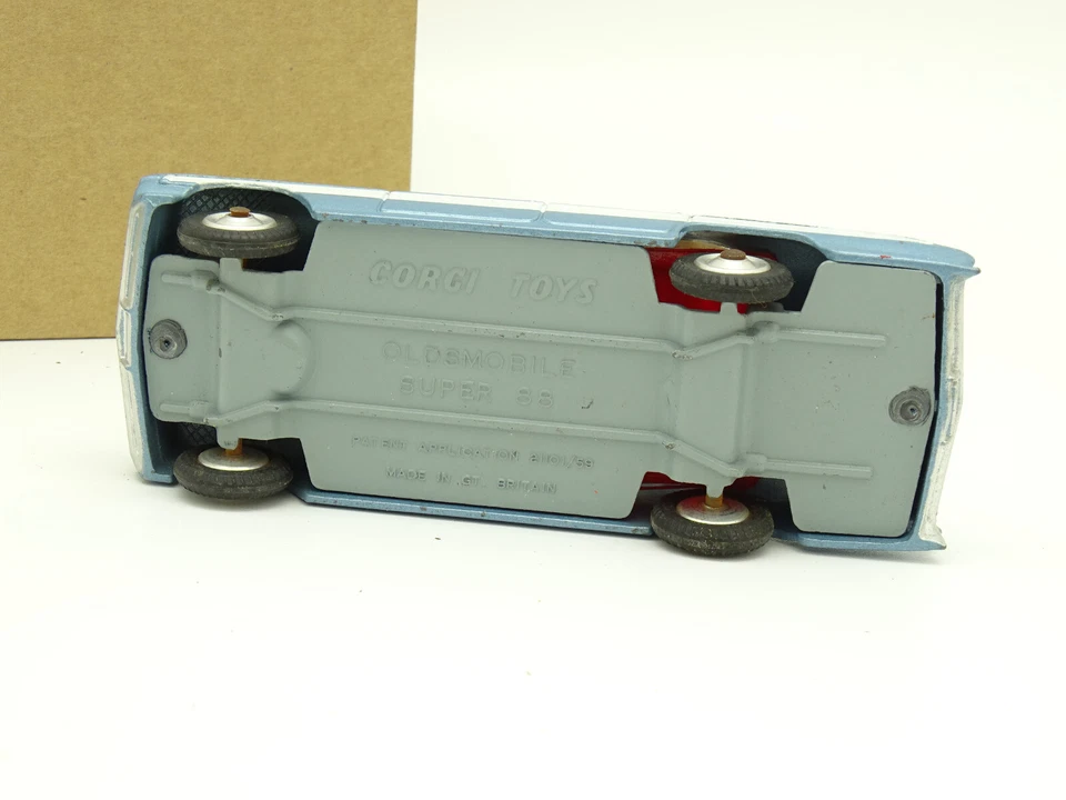 Corgi Toys SB 1/43 - Oldsmobile Super 88 Blue - Image 3 of 3