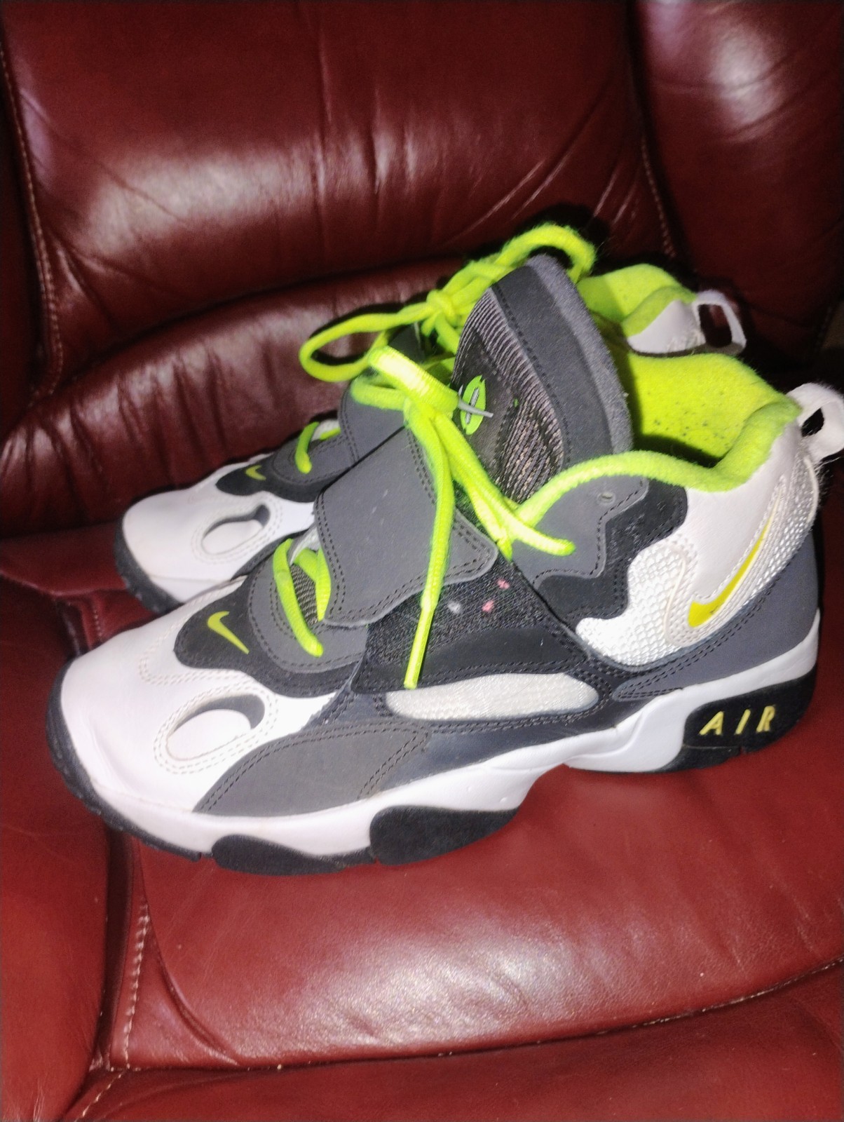 Nike Air Diamond Turf Unisex Kids 5Y White/Gray/Volt Basketball
