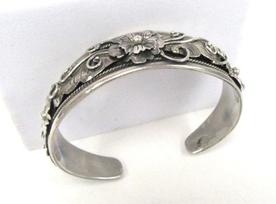 Southwestern Stil erhaben Relief Blumendesign Manschette Armband-passt 6''